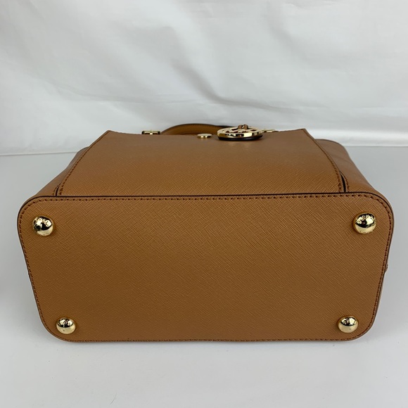 Michael Kors Jet Set Medium Leather Pocket Tote - Picture 7 of 8